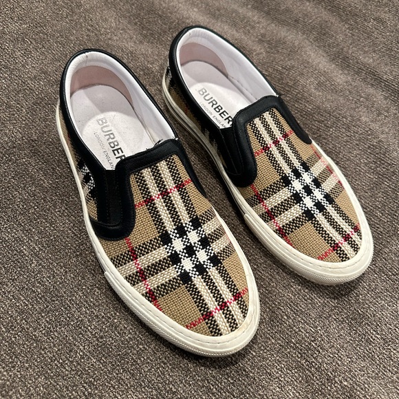 Burberry Sneakers - Picture 1 of 7